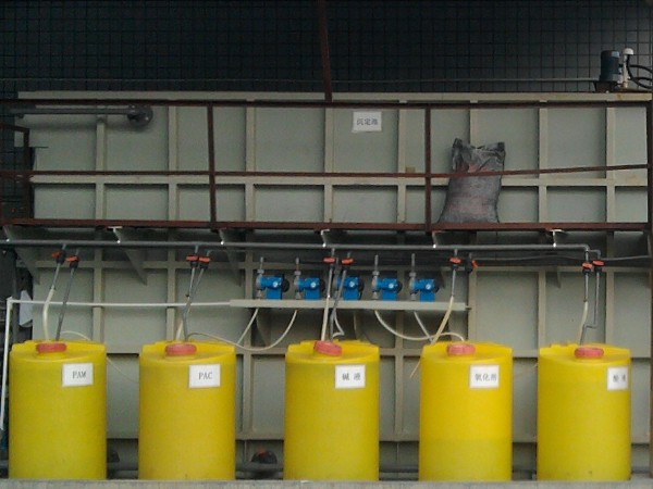 自動加藥裝置-三人行環(huán)境 自動加藥裝置-三人行環(huán)境